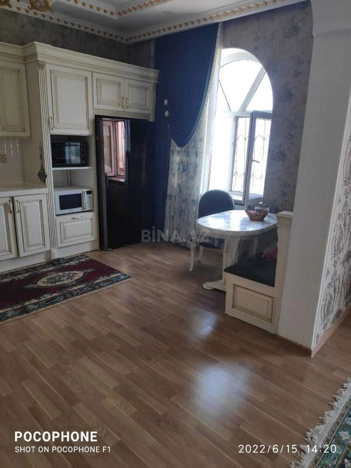 Satılır 10 otaqlı həyət evi 450 m²