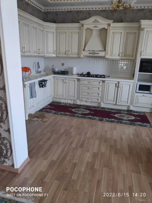 Satılır 10 otaqlı həyət evi 450 m²