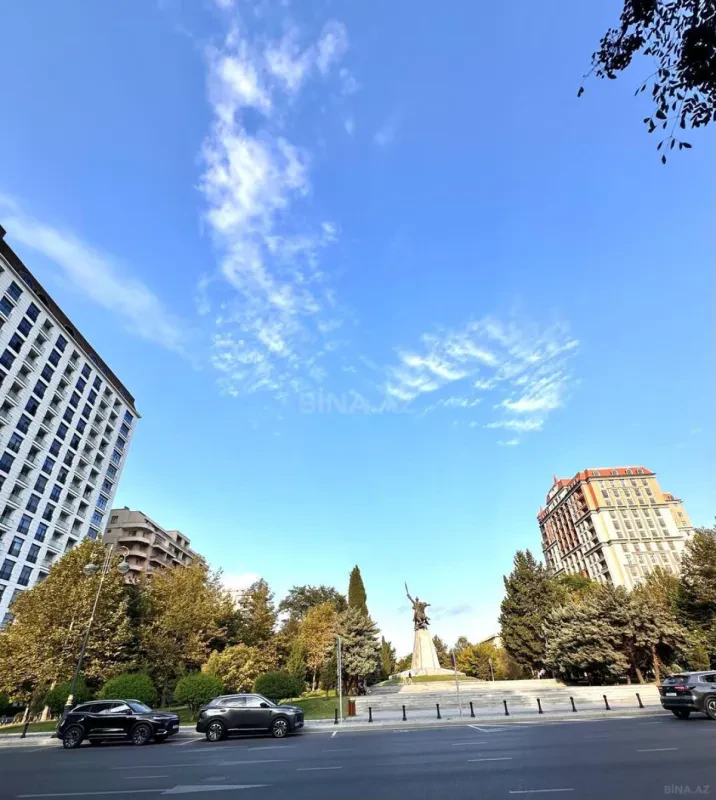 Satılır 4 otaqlı mənzil 165 m²