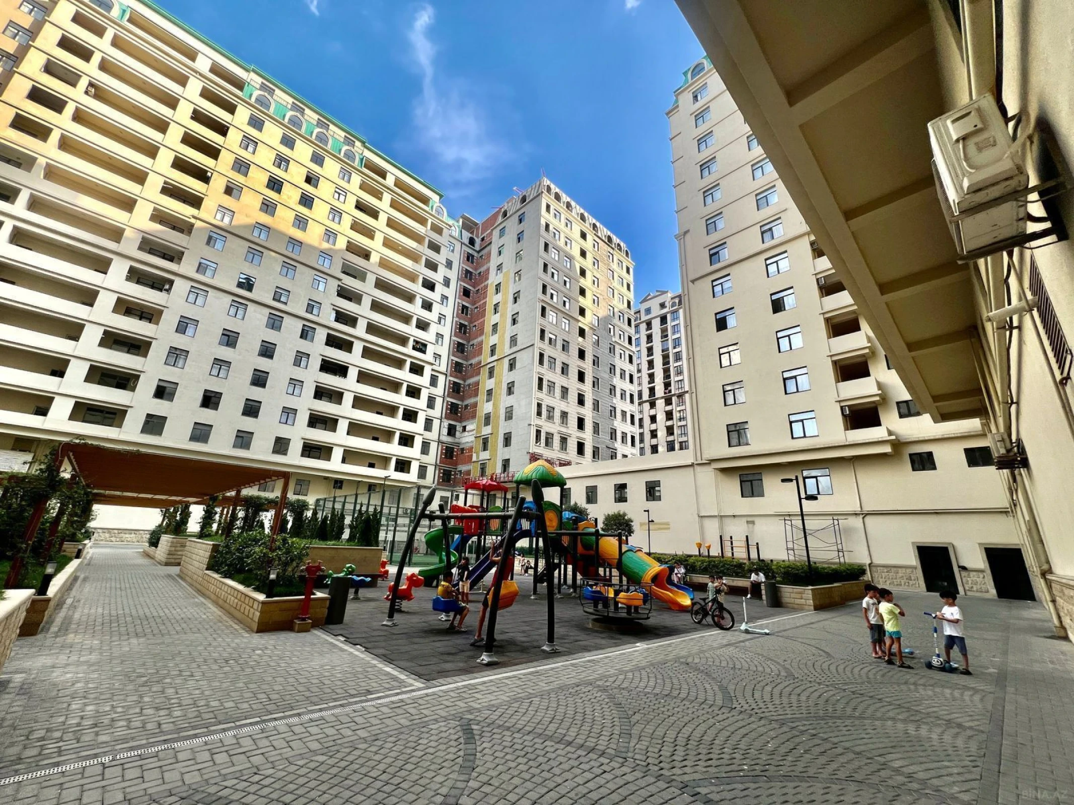 Satılır 3 otaqlı mənzil 104 m²