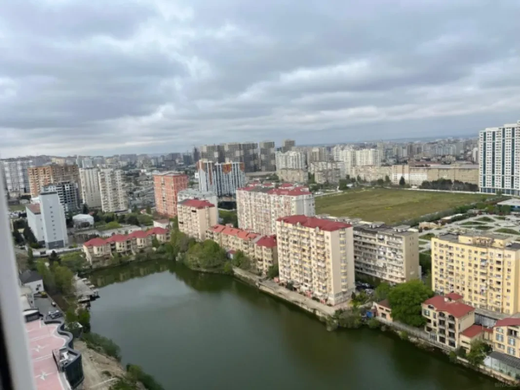 Satılır 4 otaqlı mənzil 140 m²