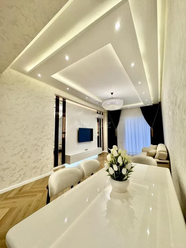 Satılır 3 otaqlı mənzil 107 m²