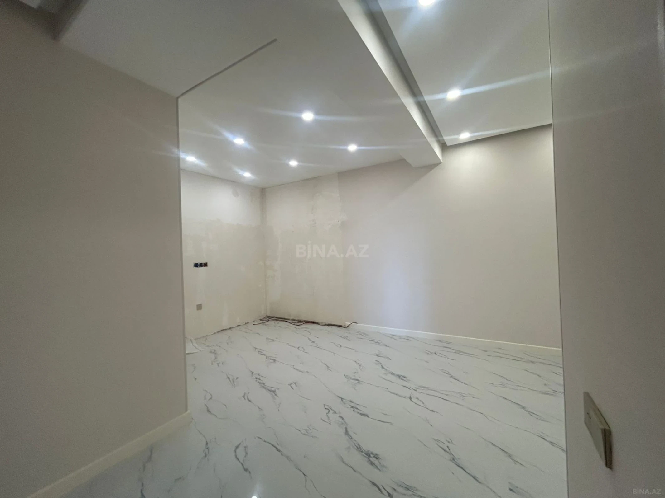 Satılır 3 otaqlı mənzil 133 m²