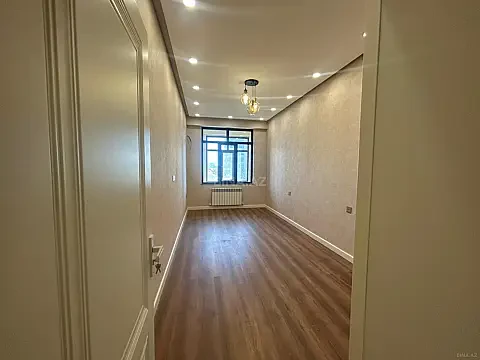 Satılır 3 otaqlı mənzil 133 m²