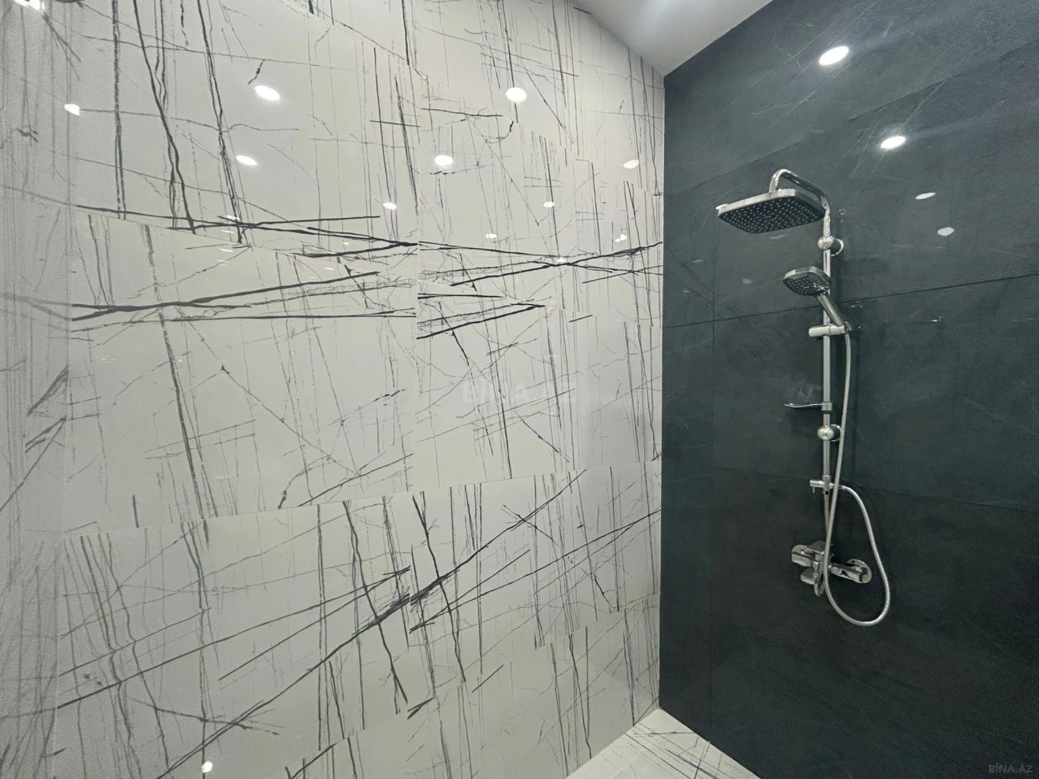 Satılır 3 otaqlı mənzil 133 m²