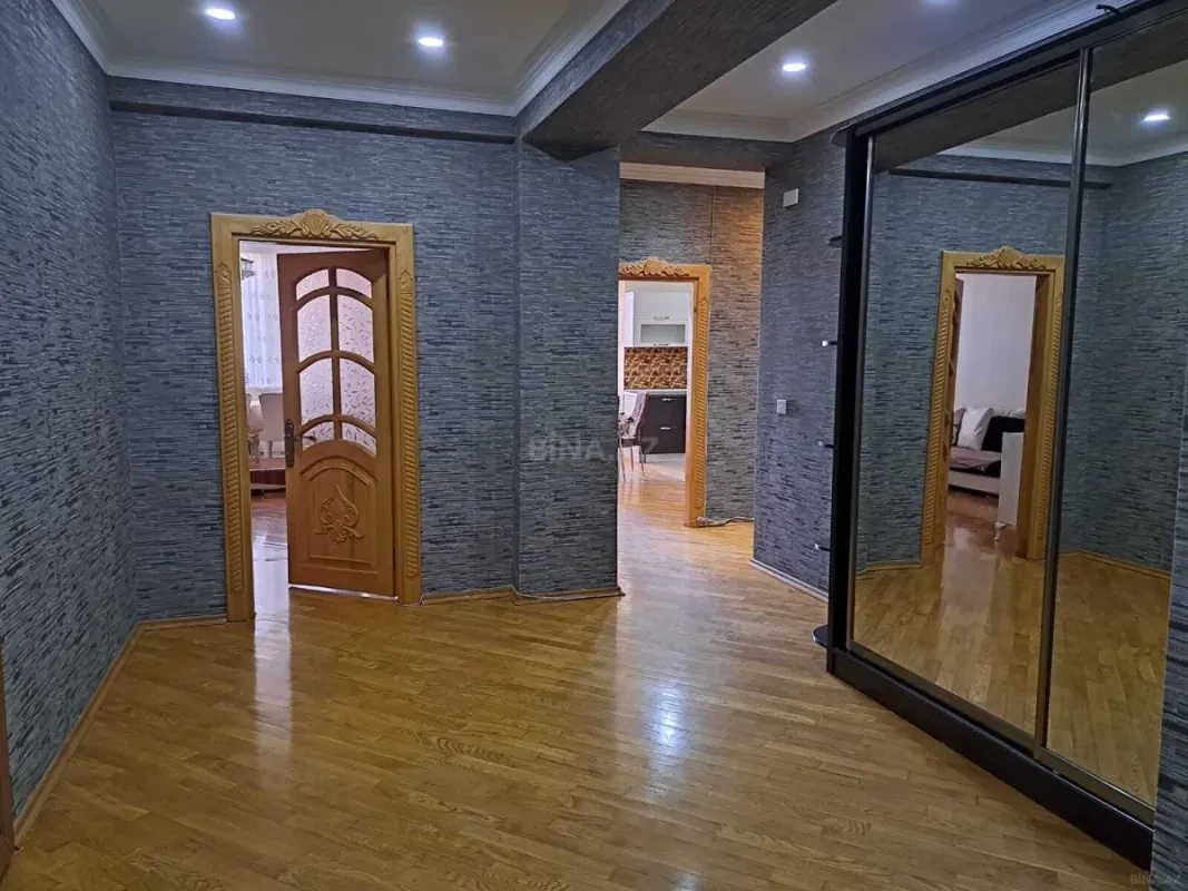 Satılır 3 otaqlı mənzil 135 m²