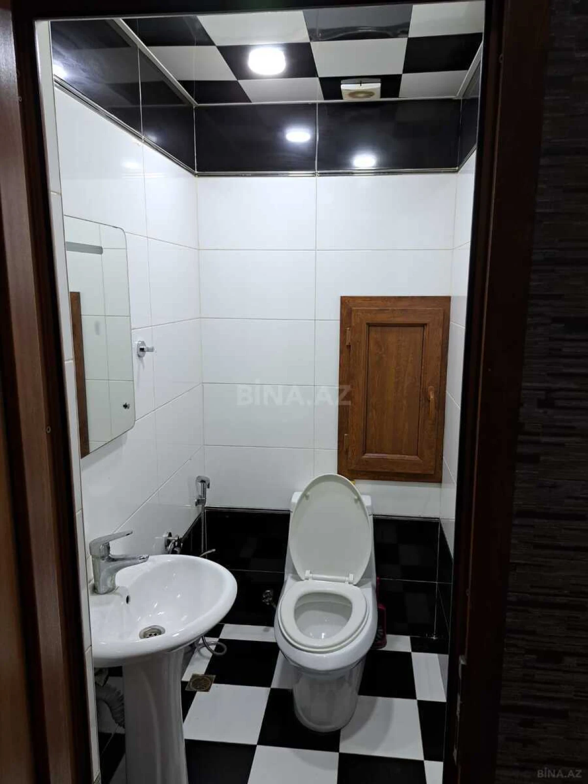 Satılır 3 otaqlı mənzil 135 m²