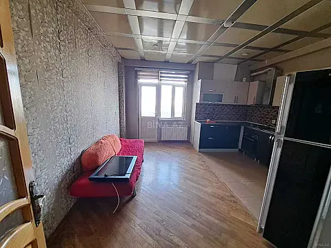 Satılır 3 otaqlı mənzil 135 m²