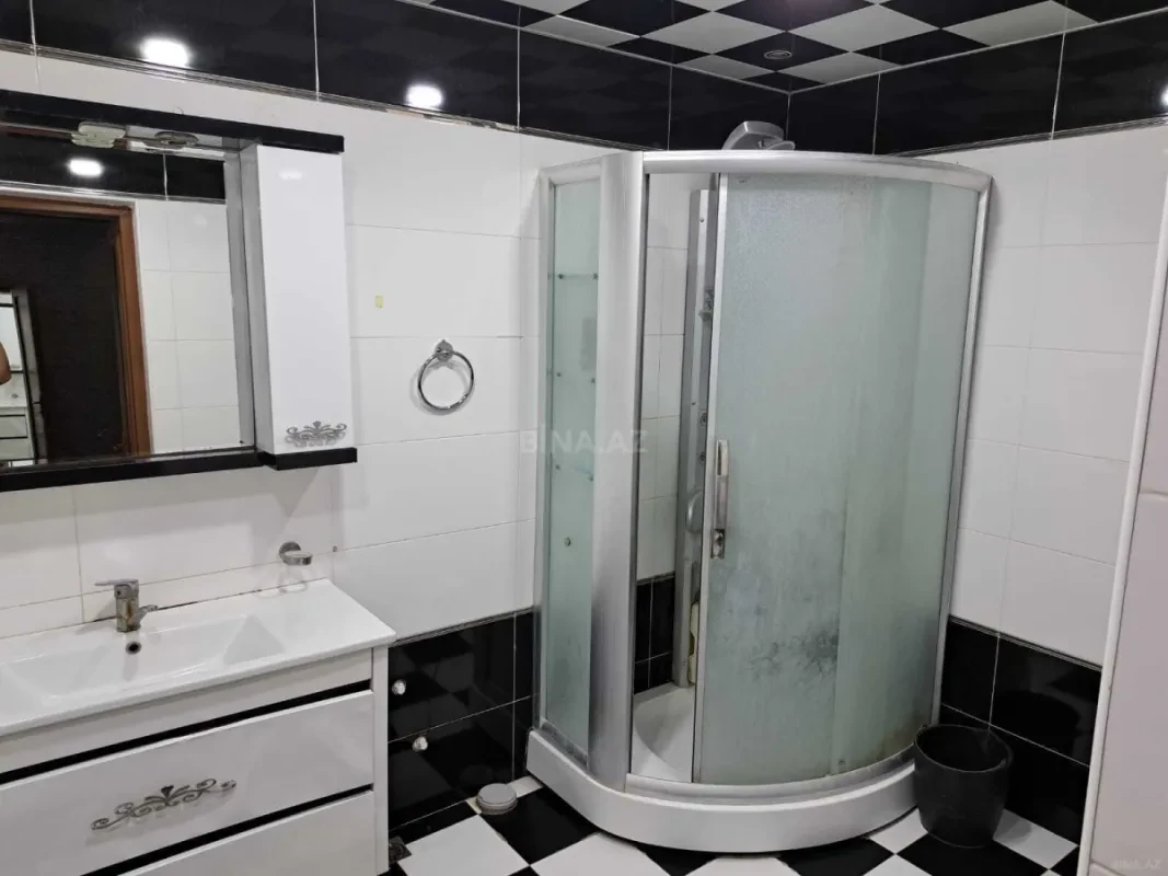 Satılır 3 otaqlı mənzil 135 m²