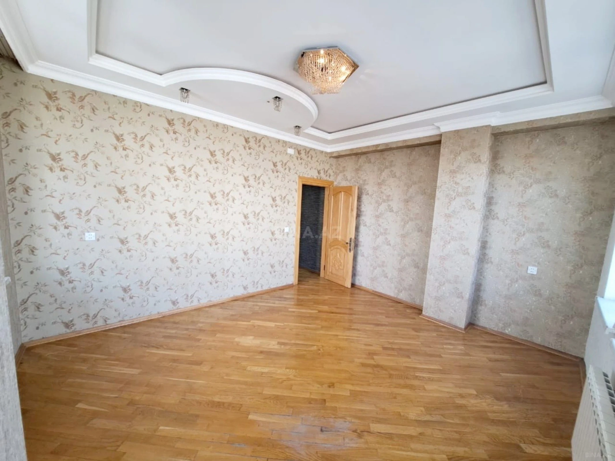 Satılır 3 otaqlı mənzil 135 m²