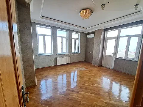 Satılır 3 otaqlı mənzil 135 m² — Bakı 3 otaq 135.00 m²