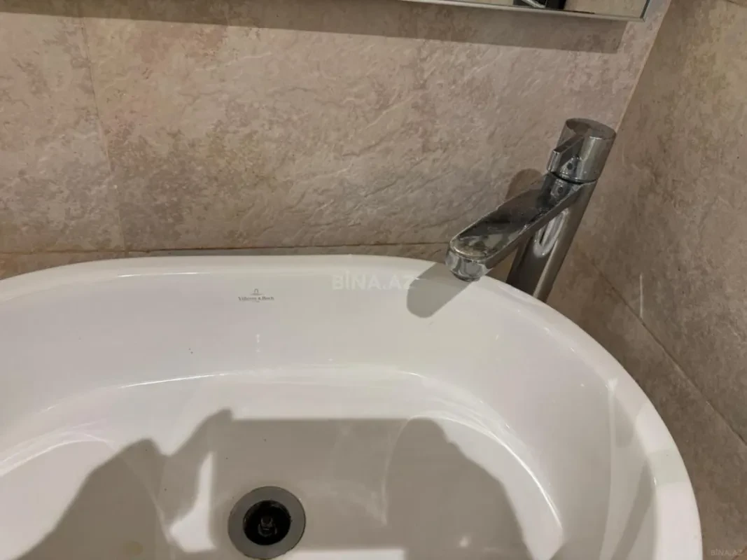 Satılır 4 otaqlı mənzil 150 m²