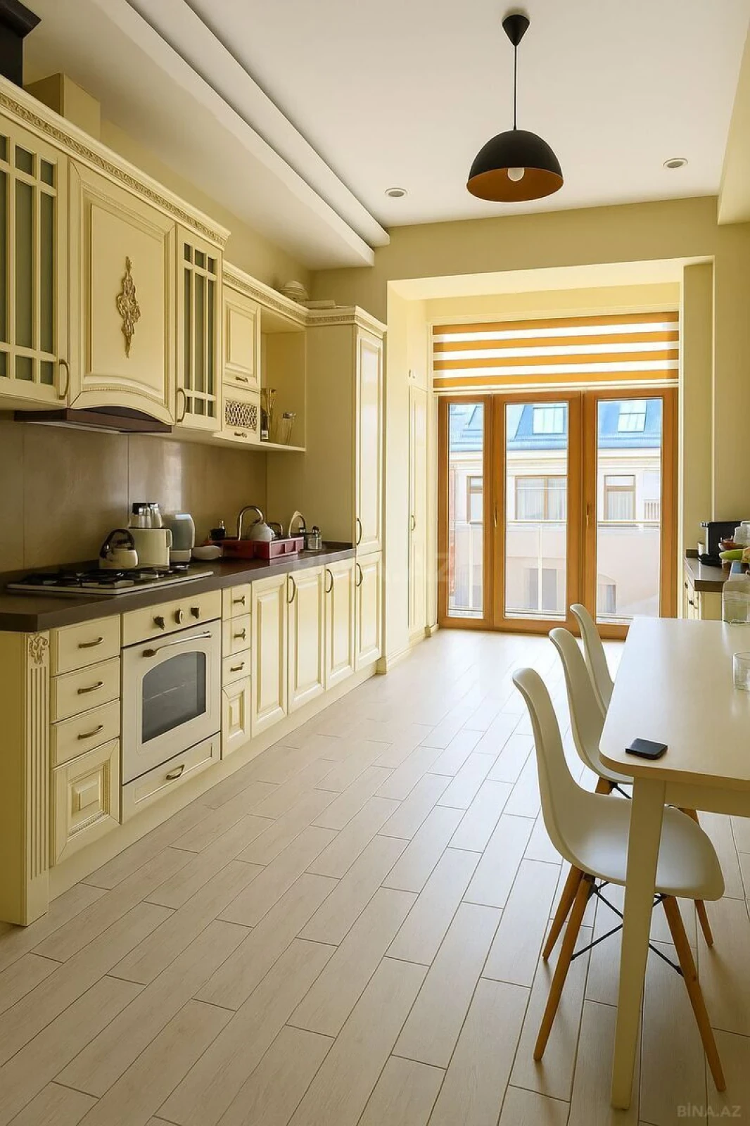 Satılır 4 otaqlı mənzil 150 m²