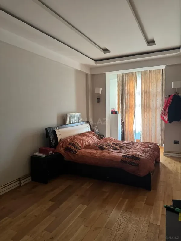 Satılır 4 otaqlı mənzil 150 m²