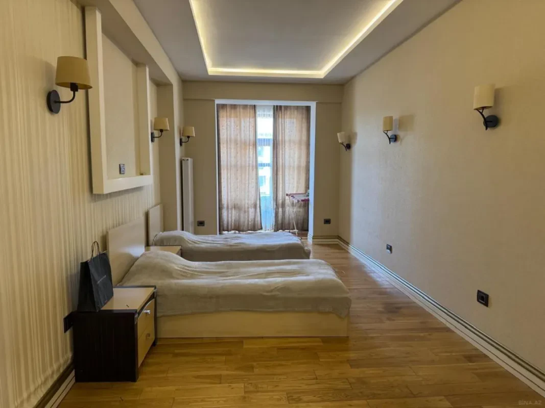Satılır 4 otaqlı mənzil 150 m²