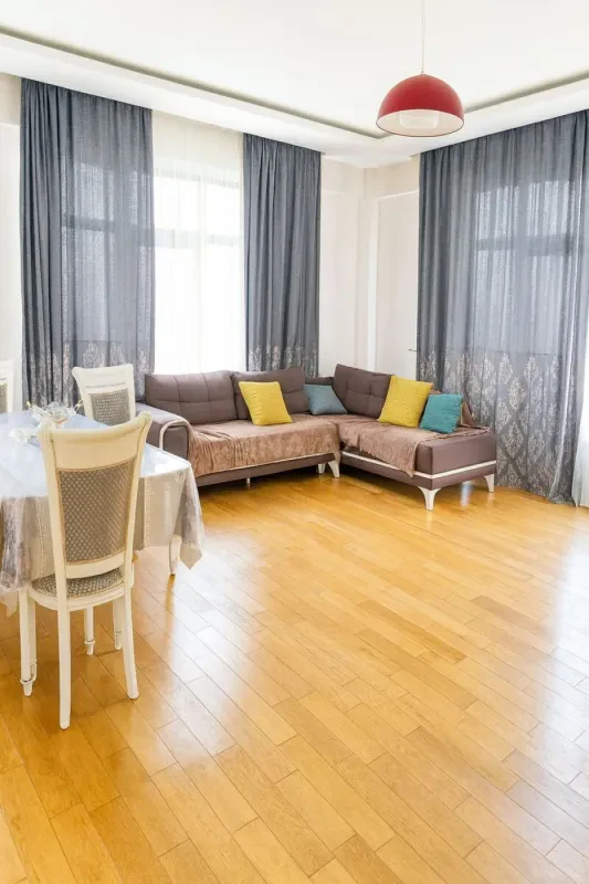 Satılır 4 otaqlı mənzil 150 m²