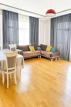 Satılır 4 otaqlı mənzil 150 m²