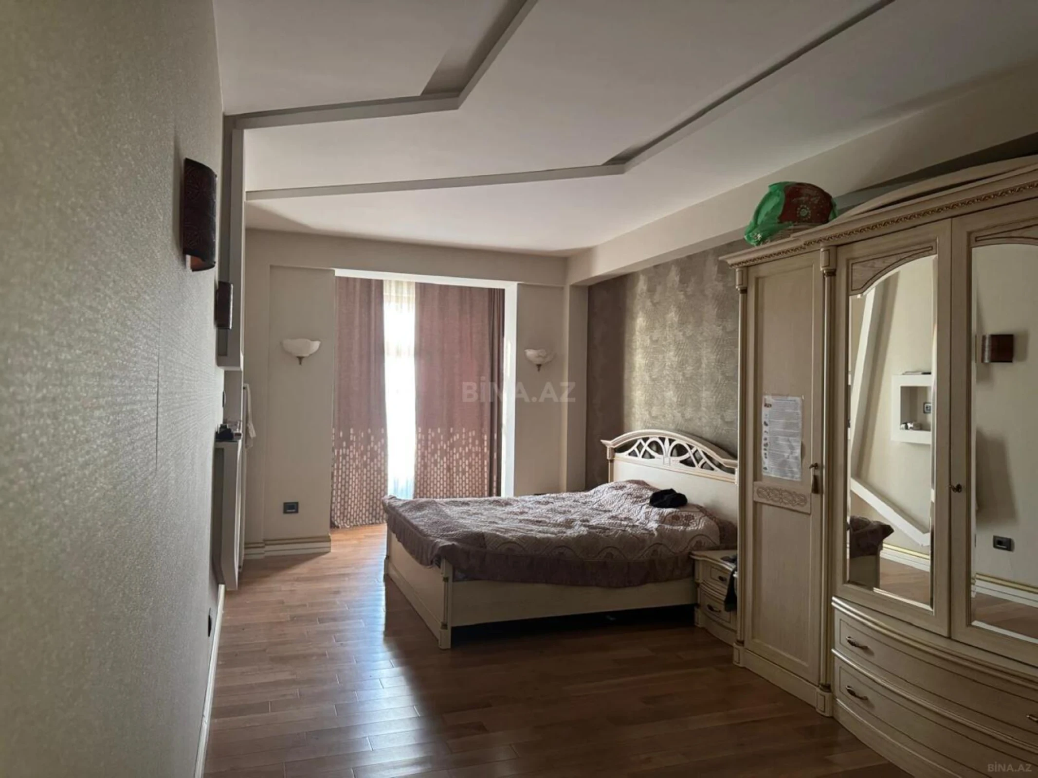 Satılır 4 otaqlı mənzil 150 m²