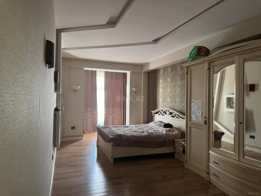 Satılır 4 otaqlı mənzil 150 m²