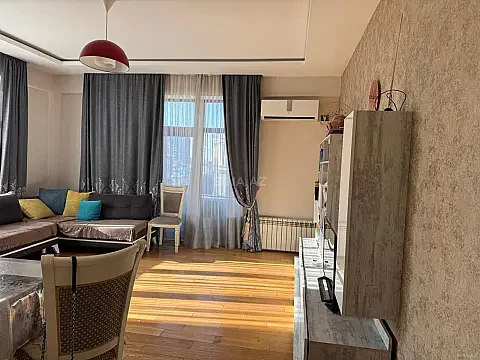 Satılır 4 otaqlı mənzil 150 m²