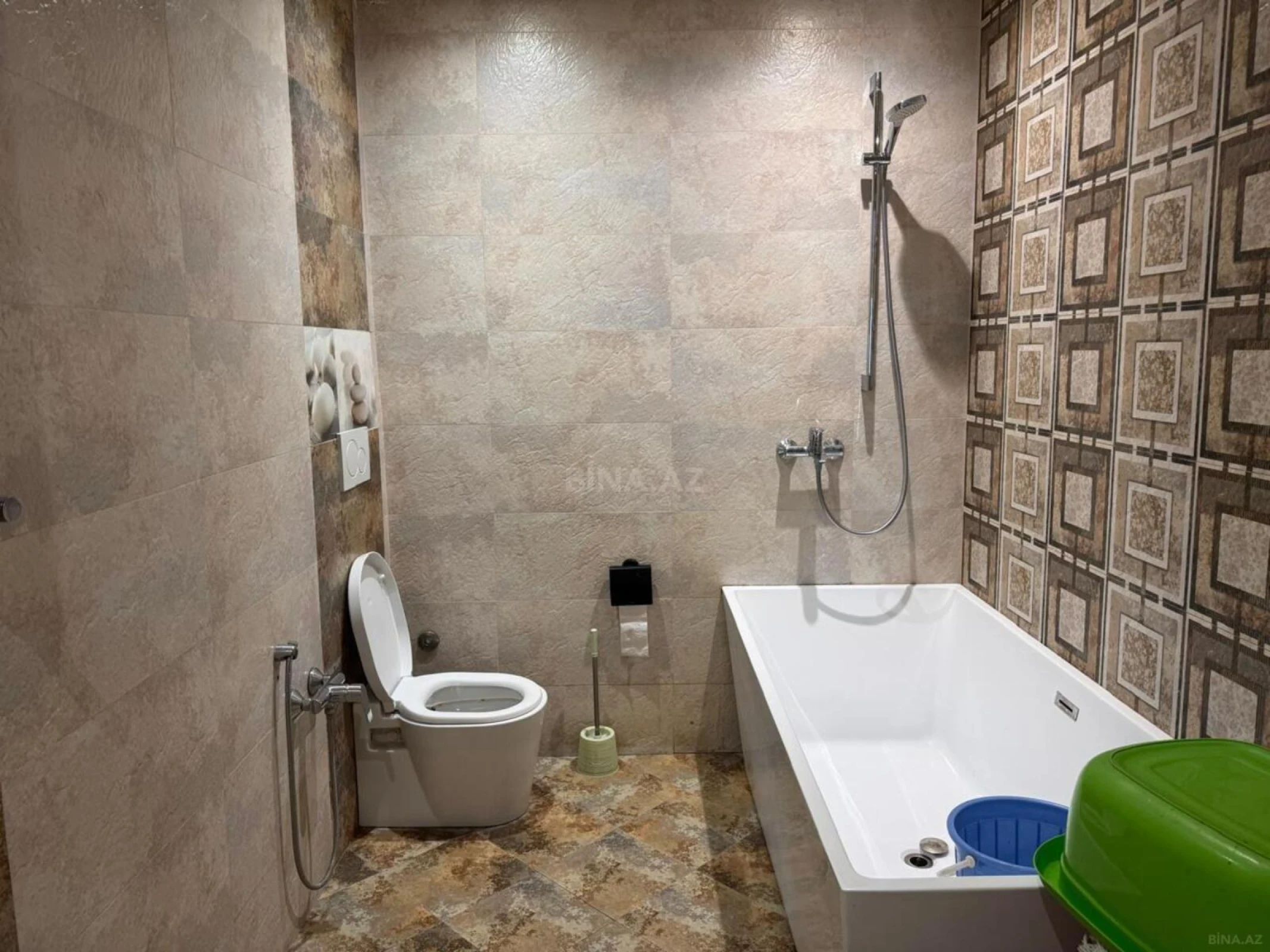 Satılır 4 otaqlı mənzil 150 m²