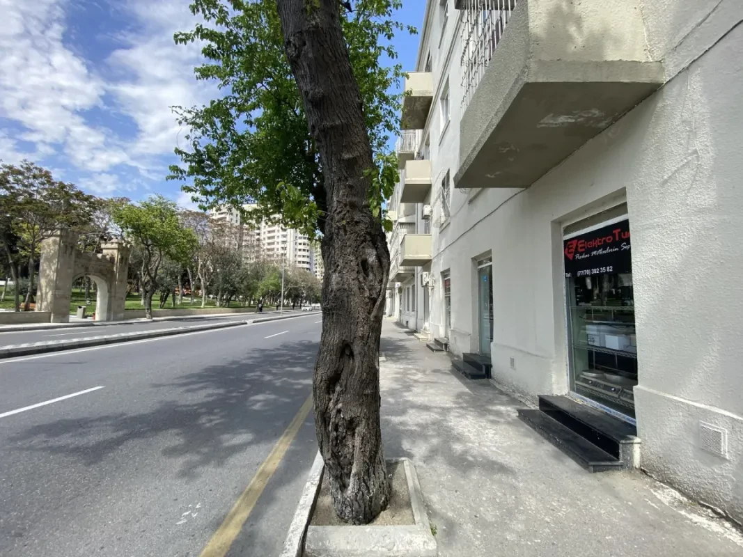 Satılır obyekt 200 m²