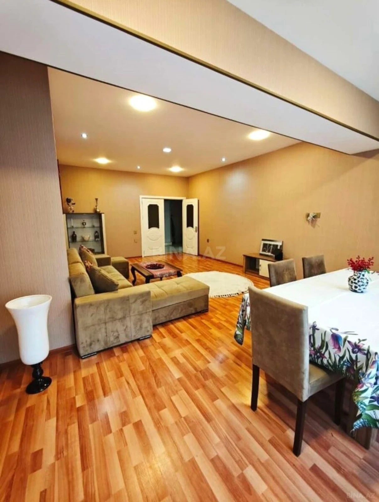 Satılır 3 otaqlı mənzil 115 m²