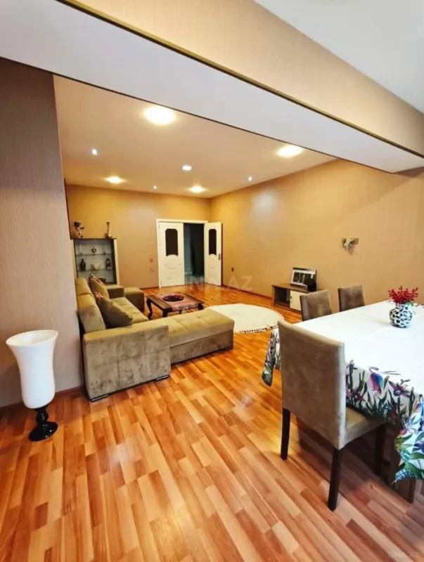 Satılır 3 otaqlı mənzil 115 m²