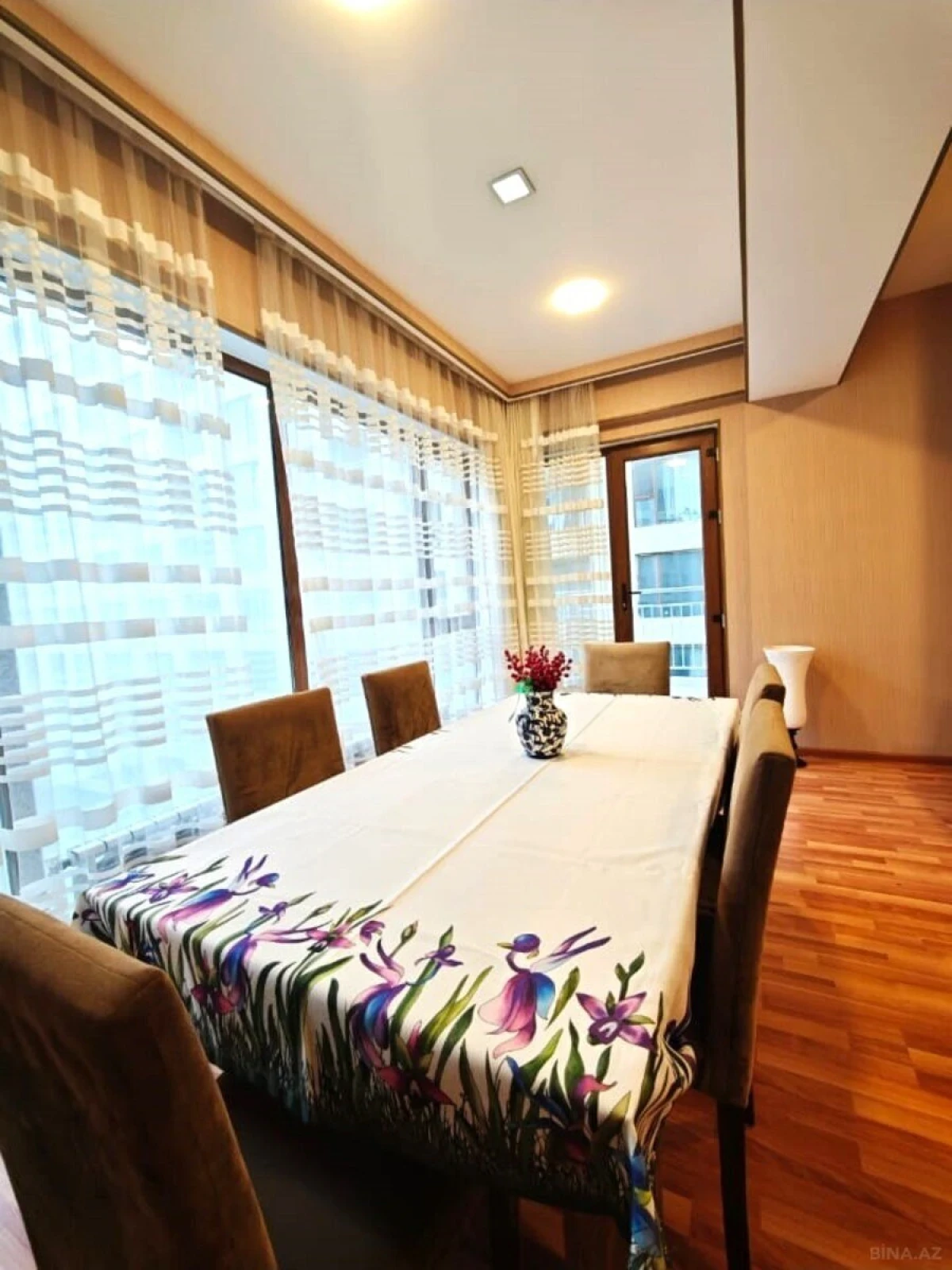Satılır 3 otaqlı mənzil 115 m²