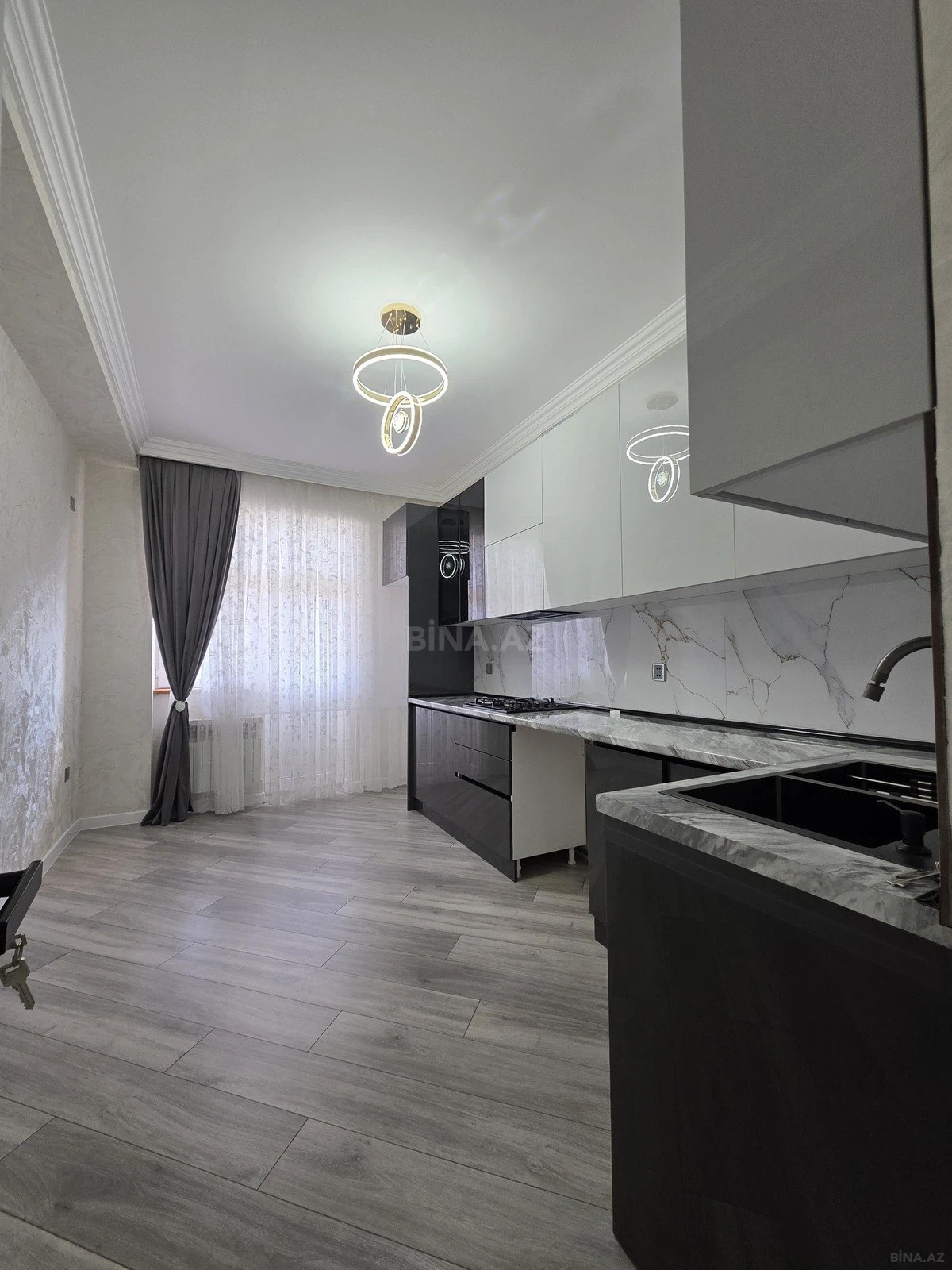 Satılır 2 otaqlı mənzil 92 m²