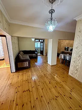 Satılır 4 otaqlı mənzil 120 m²