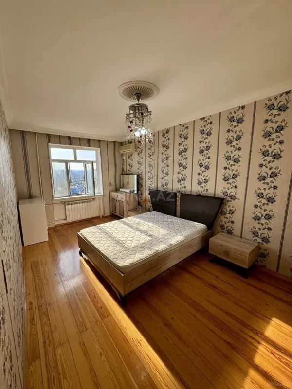 Satılır 4 otaqlı mənzil 120 m²