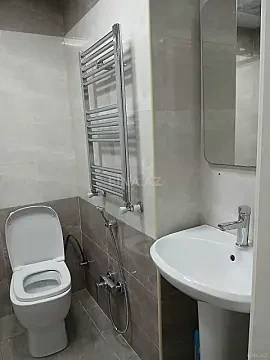 Kirayə verilir 2 otaqlı mənzil 60 m²