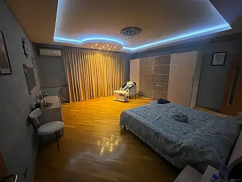 Kirayə verilir 5 otaqlı mənzil 185 m²