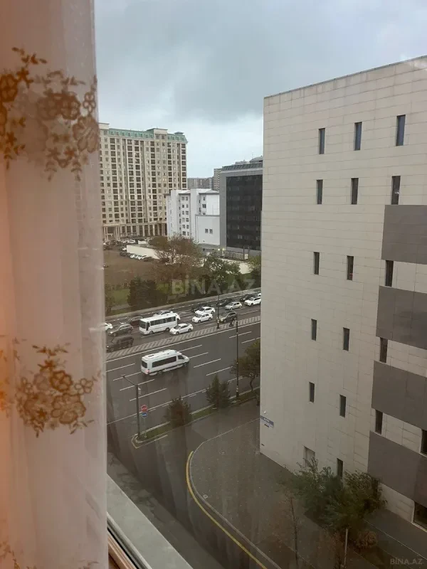 Kirayə verilir 5 otaqlı mənzil 185 m²