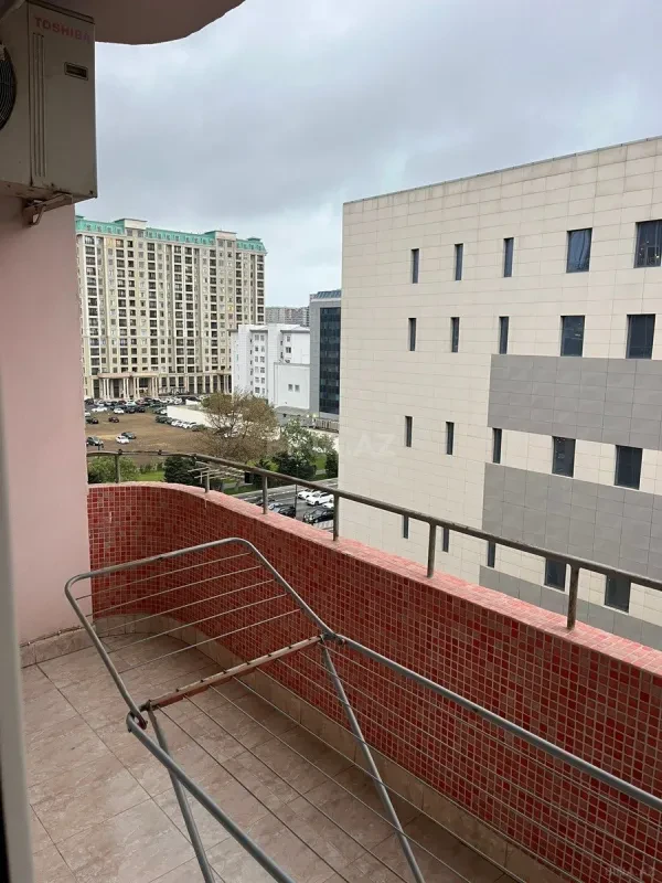 Kirayə verilir 5 otaqlı mənzil 185 m²