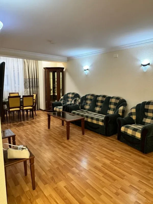 Kirayə verilir 3 otaqlı mənzil 100 m²