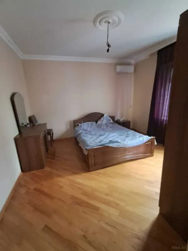 Satılır 6 otaqlı həyət evi 200 m²