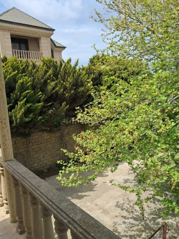 Satılır 6 otaqlı həyət evi 200 m²
