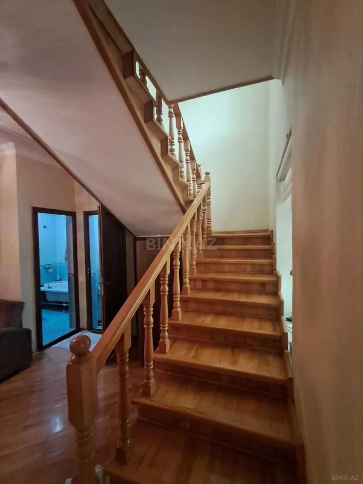 Satılır 6 otaqlı həyət evi 200 m²