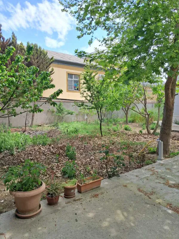 Satılır 6 otaqlı həyət evi 200 m²