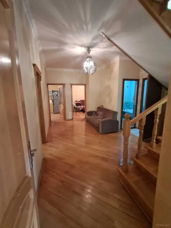 Satılır 6 otaqlı həyət evi 200 m²