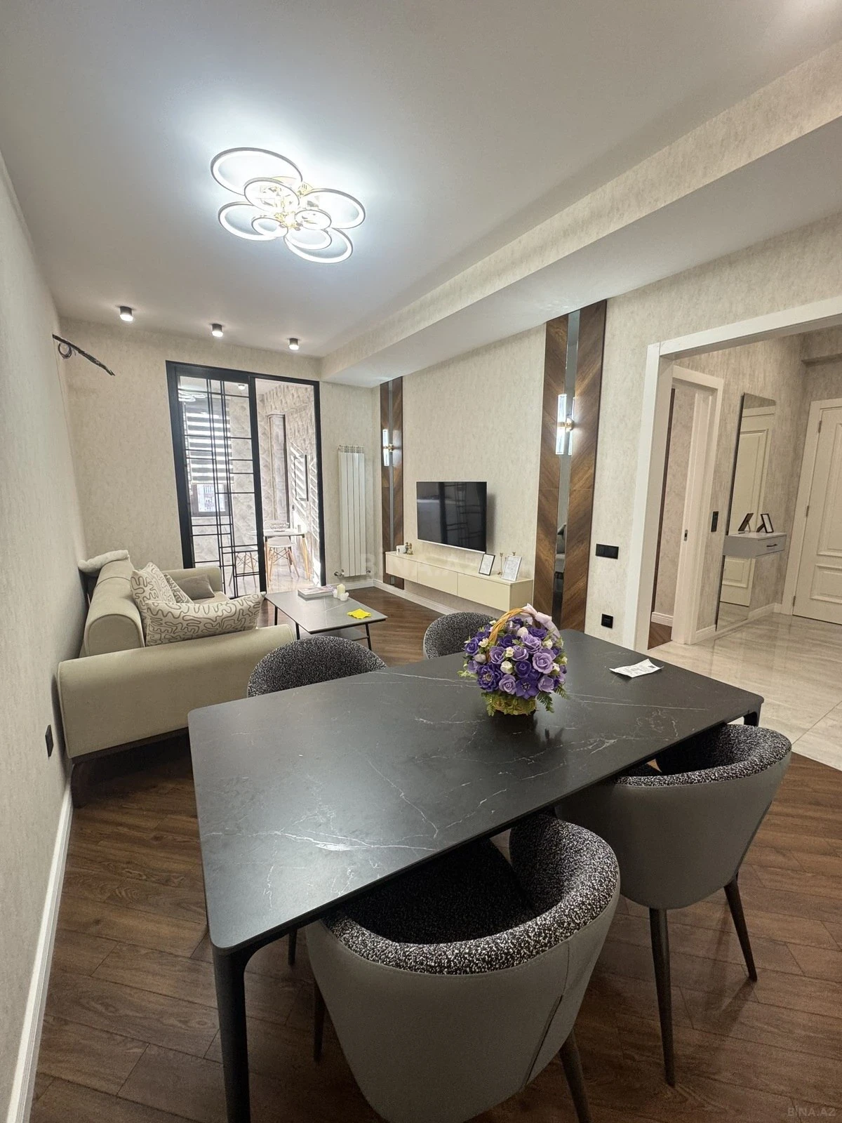 Kirayə verilir 2 otaqlı mənzil 70 m²