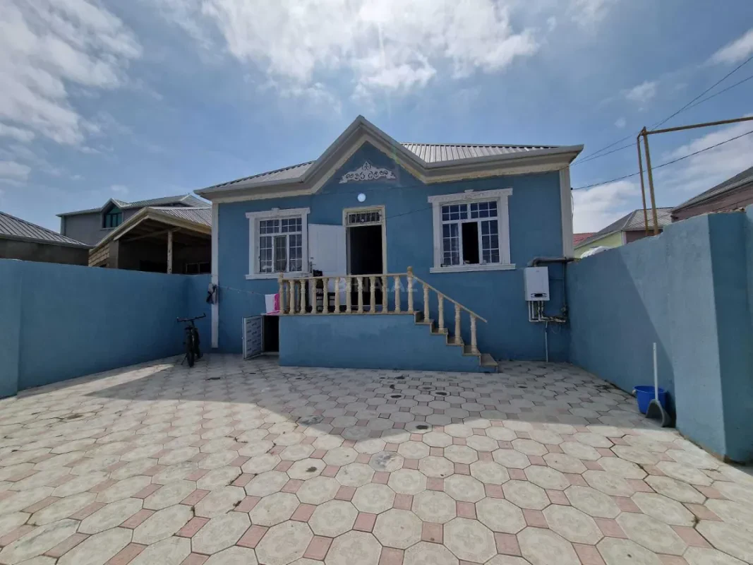 Satılır 4 otaqlı həyət evi 100 m²
