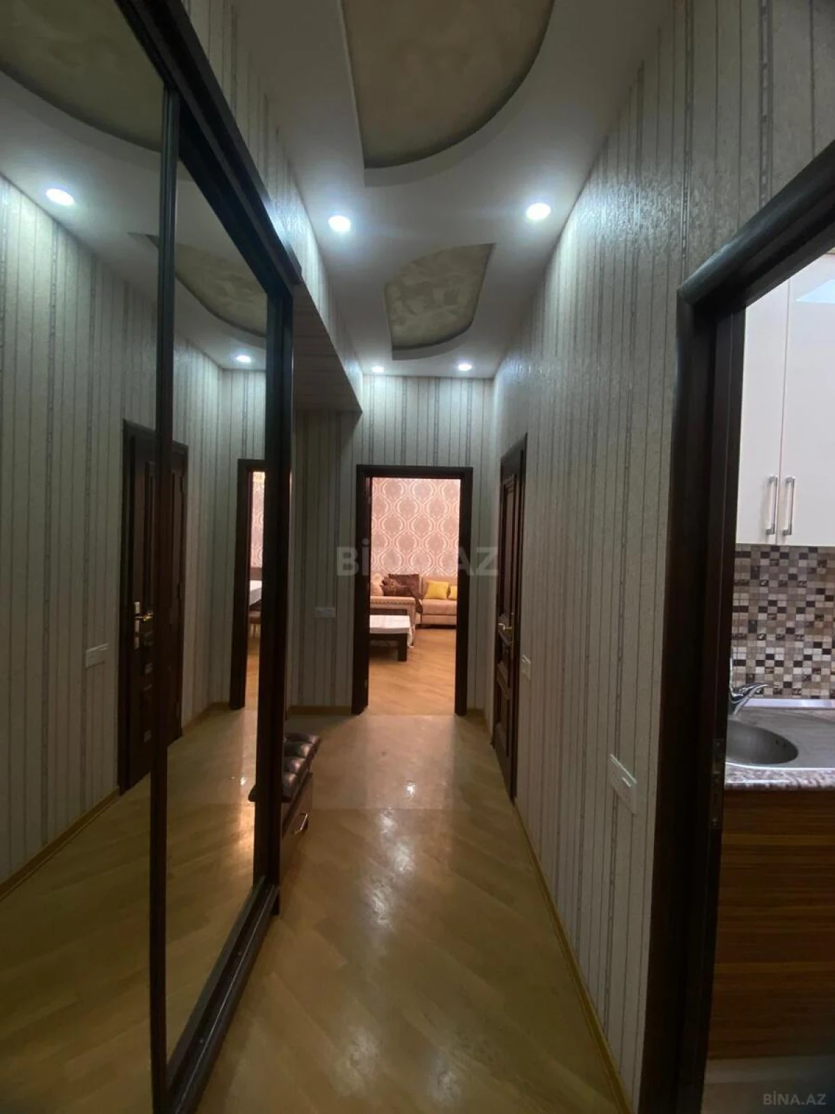 Kirayə verilir 2 otaqlı mənzil 72 m²