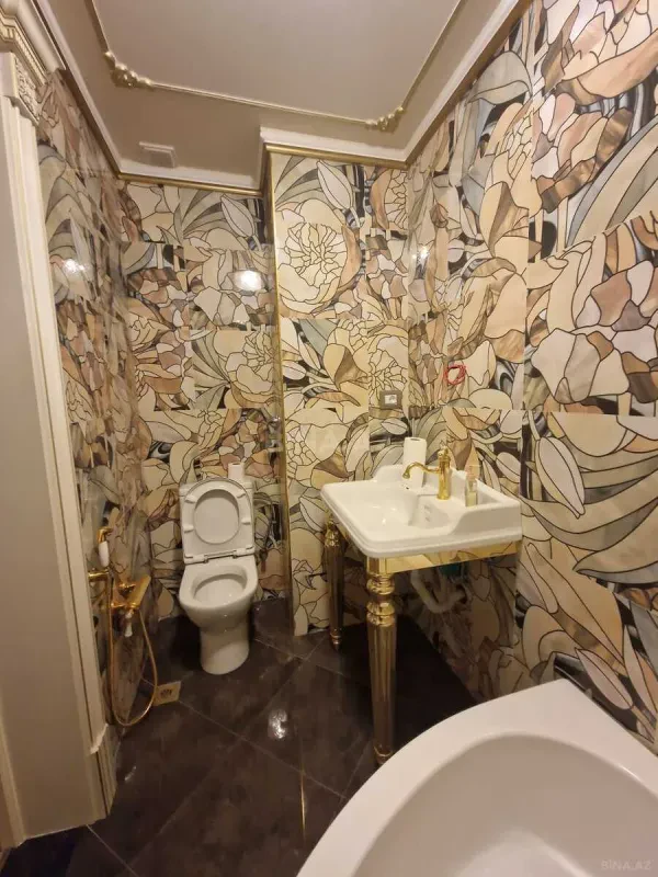 Satılır 5 otaqlı mənzil 220 m²