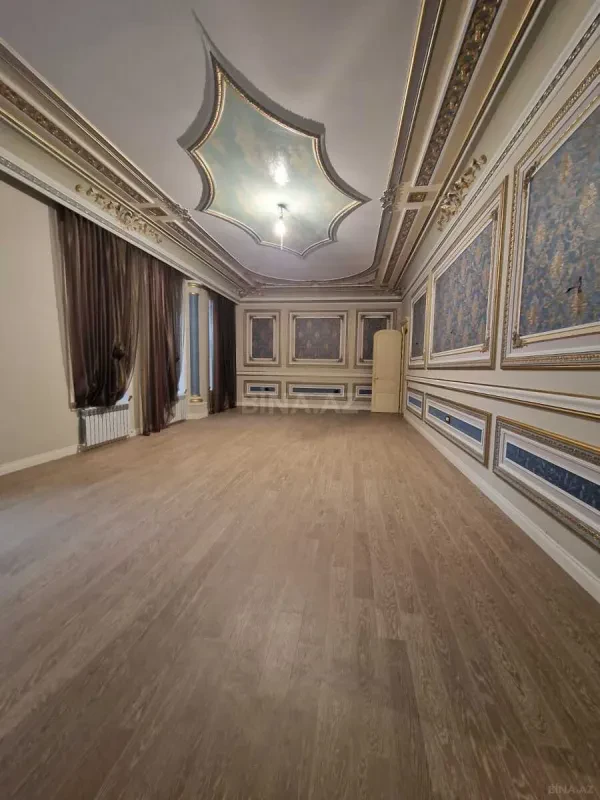 Satılır 5 otaqlı mənzil 220 m²