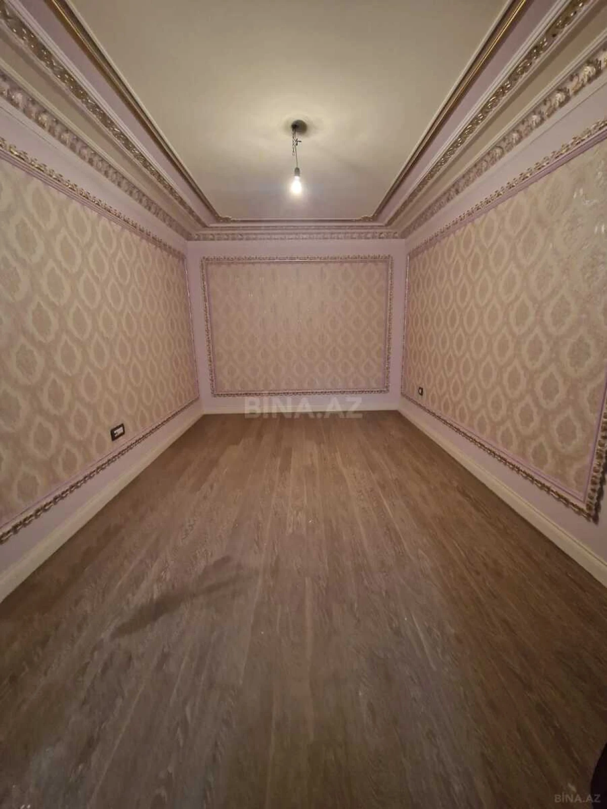 Satılır 5 otaqlı mənzil 220 m²