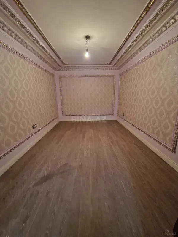 Satılır 5 otaqlı mənzil 220 m²