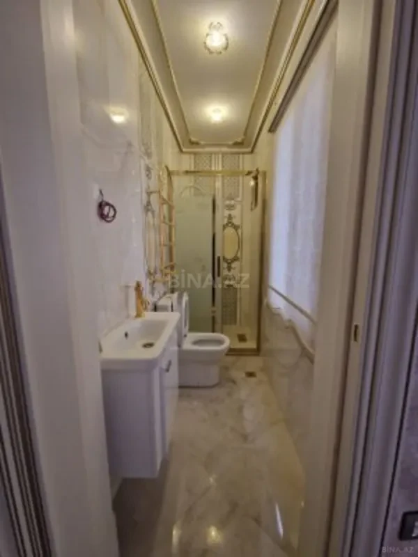 Satılır 5 otaqlı mənzil 220 m²